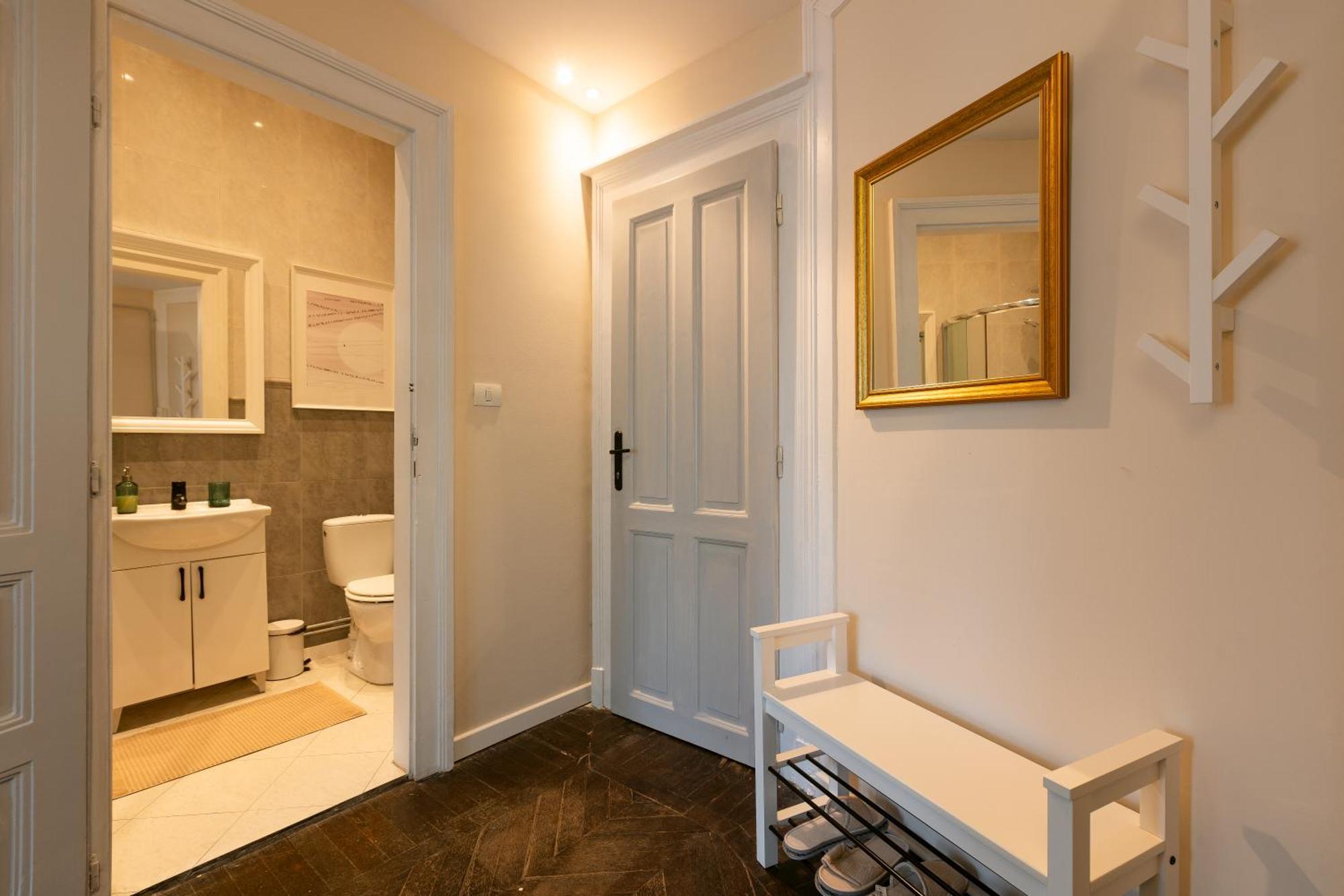 Central Charm - 2Br Apartment Timisoara Bagian luar foto