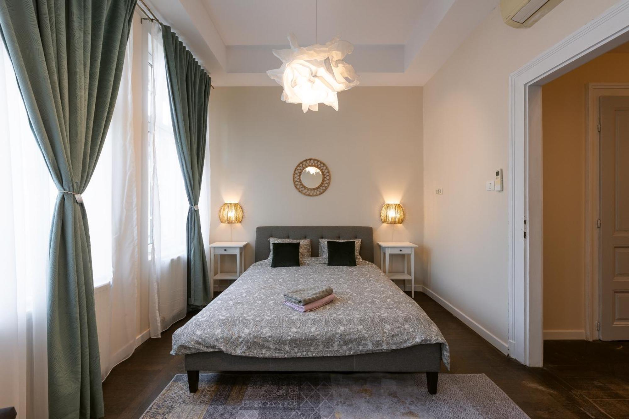 Central Charm - 2Br Apartment Timisoara Bagian luar foto