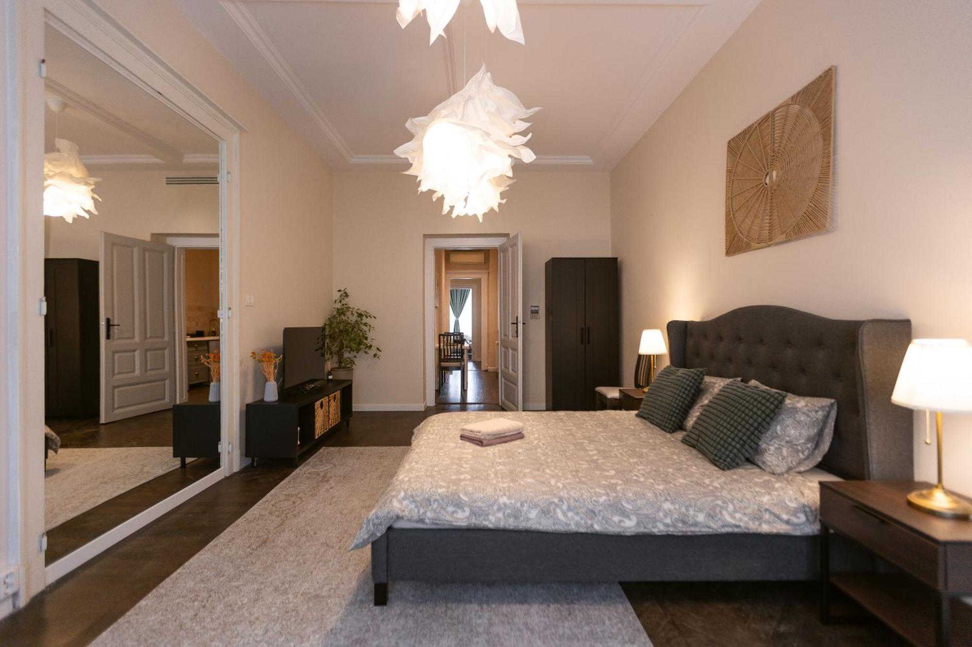 Central Charm - 2Br Apartment Timisoara Bagian luar foto