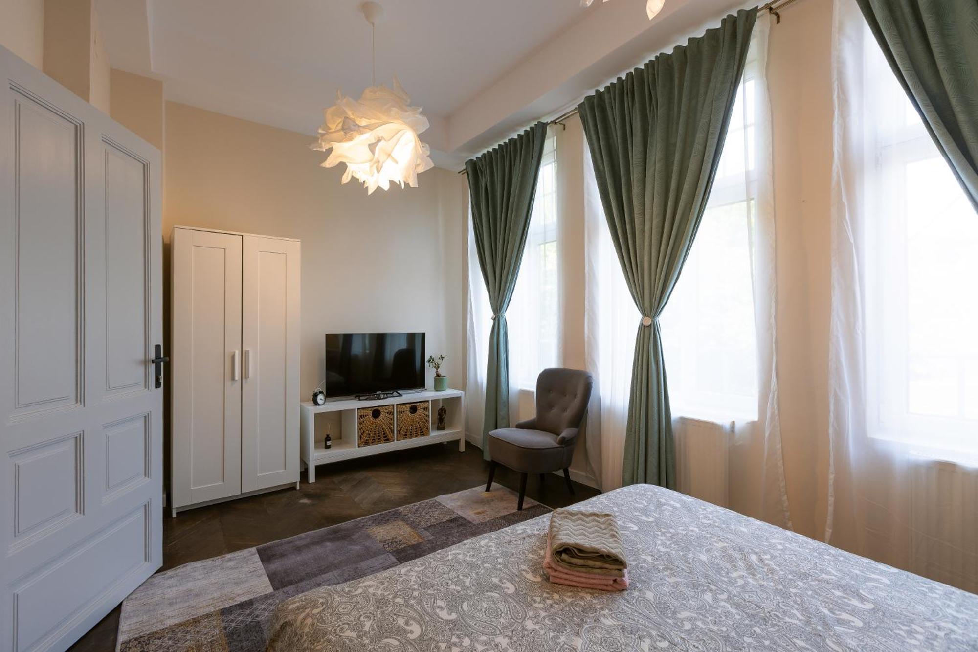 Central Charm - 2Br Apartment Timisoara Bagian luar foto